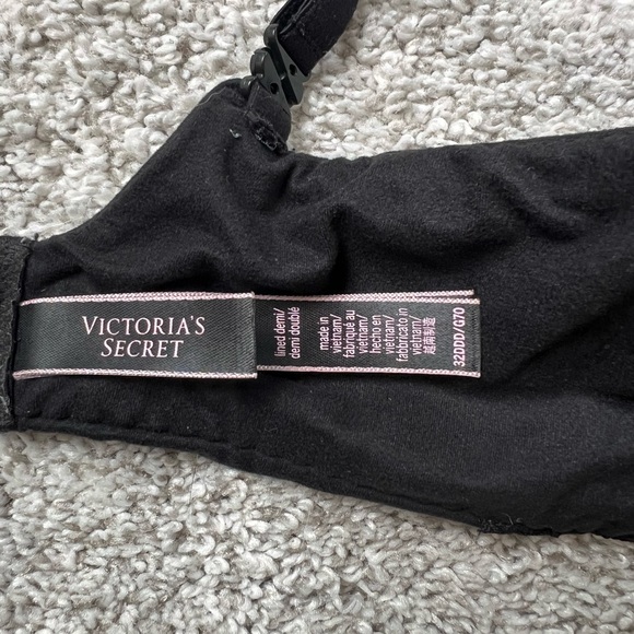 Black bra by Victoria’s Secret - Picture 4 of 12
